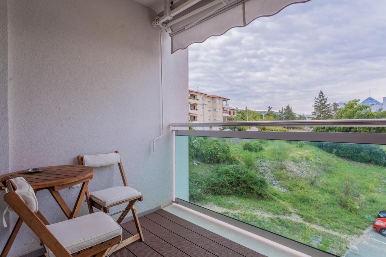Apartman Laura Rijeka Eksteriør billede