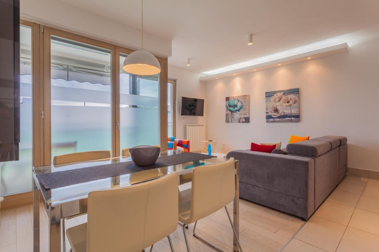 Apartman Laura Rijeka Eksteriør billede