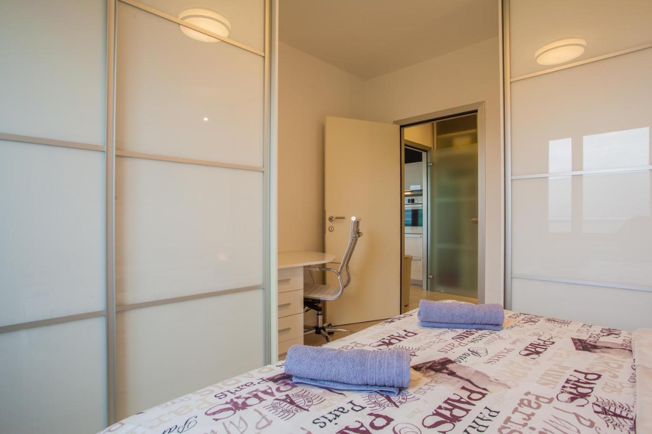 Apartman Laura Rijeka Eksteriør billede